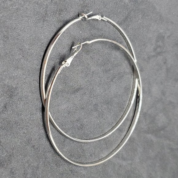Large Silver Tone Hoop Earrings Women Jewelry Cute - Picture 2 of 2